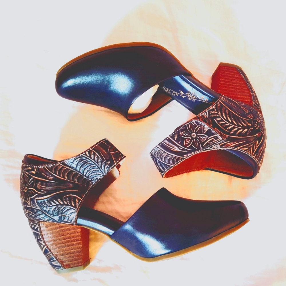 BRAND NEW L'ARTISTE TOOLIE BLUE SHOES, SIZE 38
